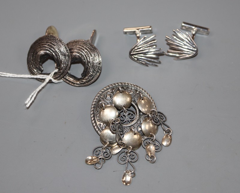A pair of Swedish 925 naturalist cufflinks, a pair of Italian 925 cufflinks and a Norwegian sterling drop brooch, brooch 61mm.
